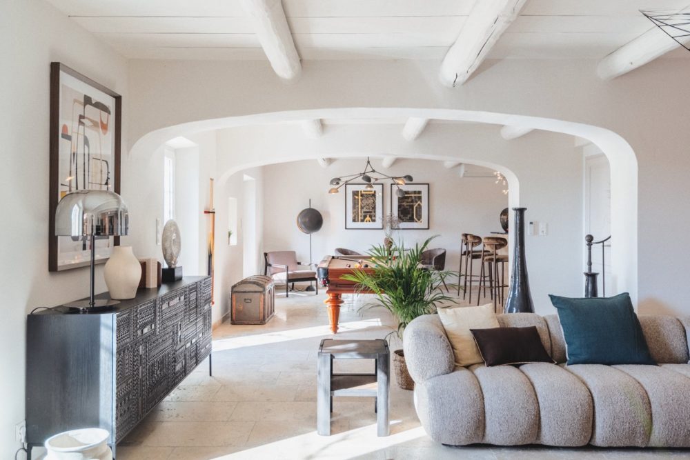 Photographs of Mas des Charmes villa in Provence - Image 6 of 39