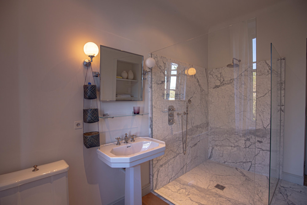Photographs of Mas du Calanquet villa in Provence - Image 23 of 44