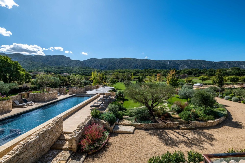 Photographs of Domaine du Lys villa in Provence - Image 2 of 45