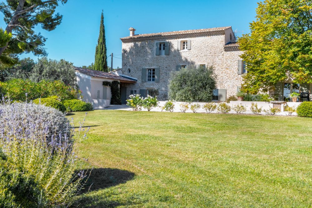 Photographs of Mas de la Sérénité villa in Provence - Image 2 of 39