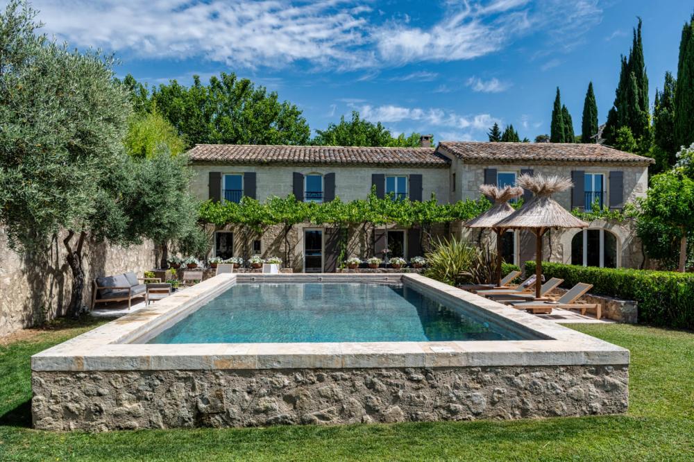 Photographs of Mas des Charmes villa in Provence - Image 1 of 39