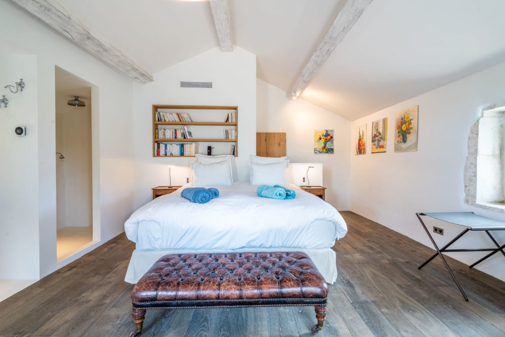 Photographs of Mas des Peintres villa in Provence - Image 24 of 46
