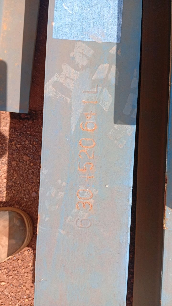 Lot with Several Metalic Structures Around 5ton