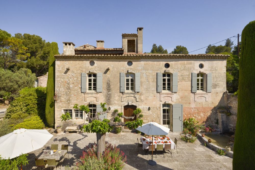 Photographs of L’Aqueduc villa in Provence - Image 2 of 37