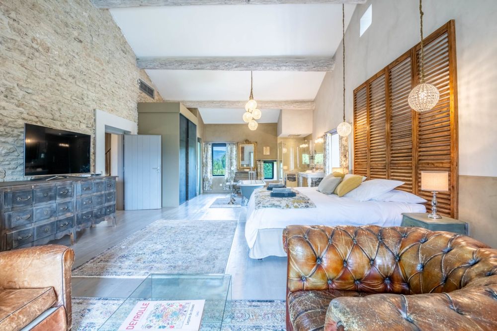 Photographs of Bastide de la Senancole villa in Provence - Image 18 of 52