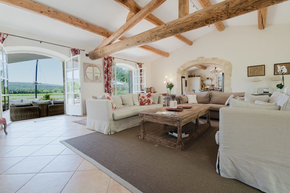 Photographs of Mas du Fournil villa in Provence - Image 9 of 47