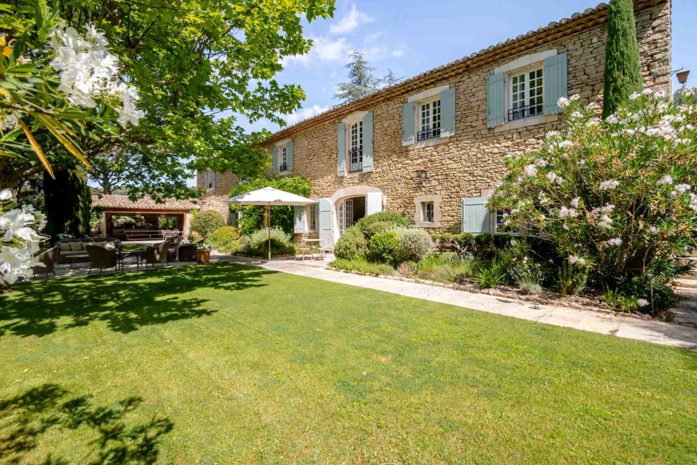 Photographs of Mas des Papillons villa in Provence - Image 1 of 45