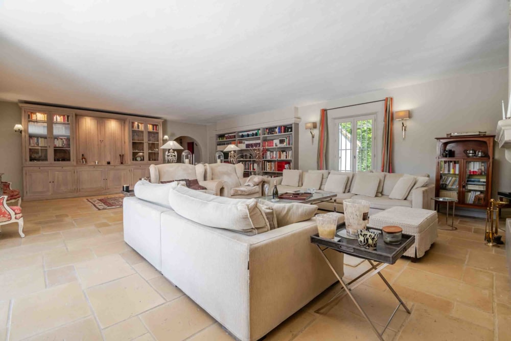 Photographs of Mas du Grelot villa in Provence - Image 13 of 39