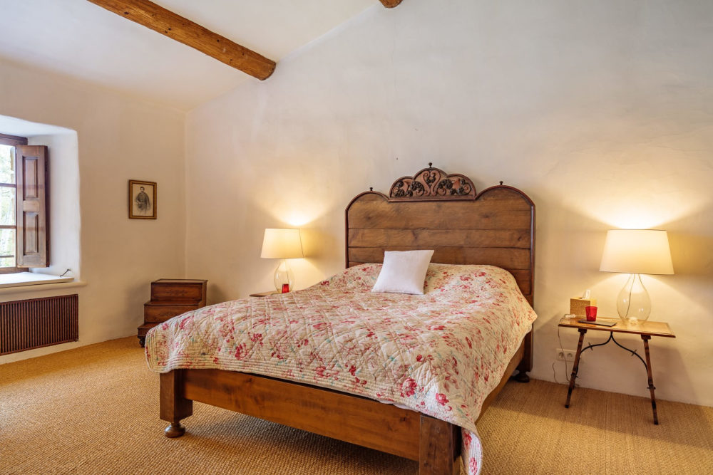 Photographs of Chateau de Sannes villa in Provence - Image 49 of 61