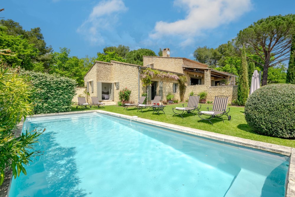 Photographs of Mas Bonheur villa in Provence - Image 1 of 32