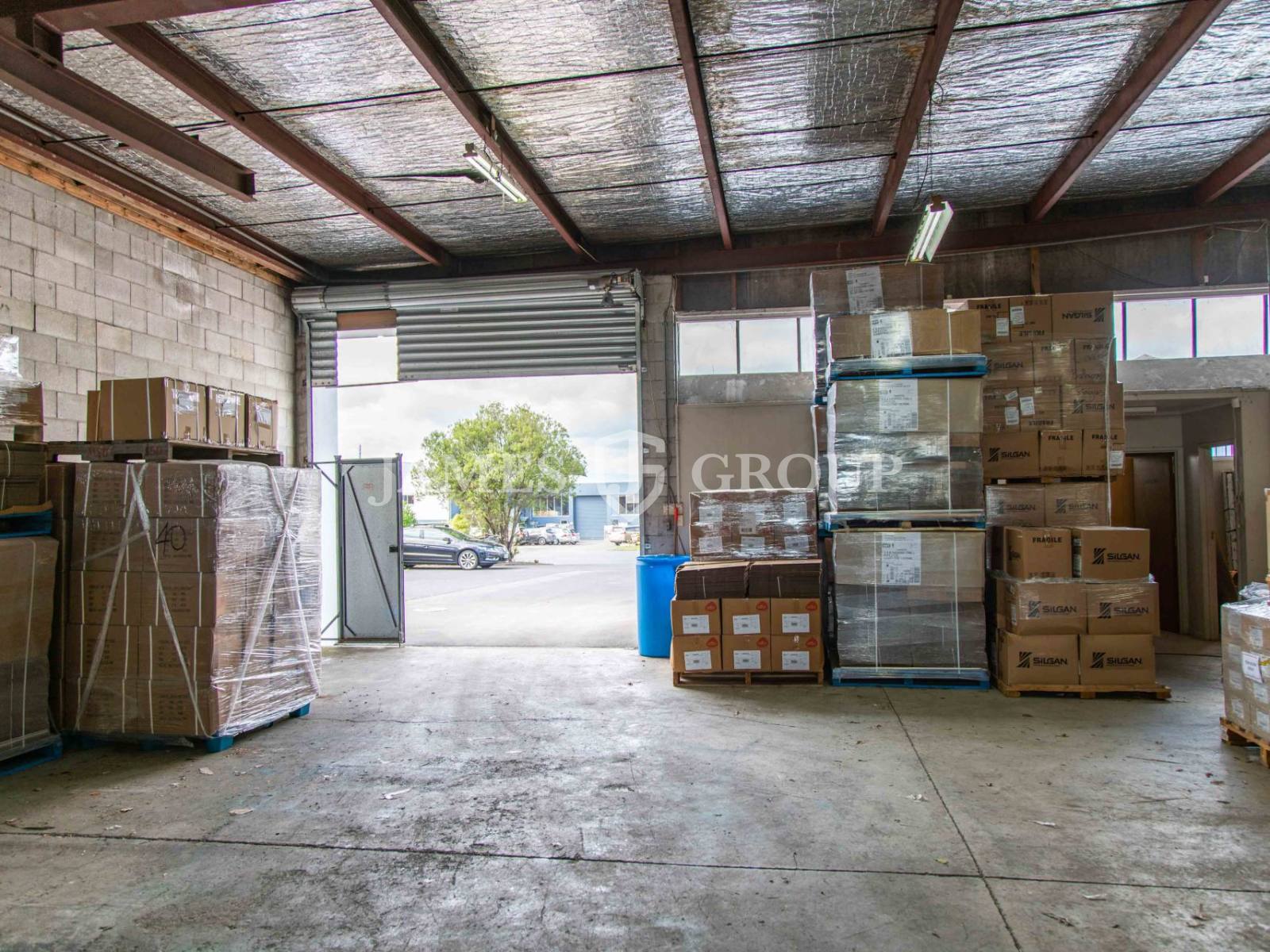 Pakuranga Warehouse + Minimal Office | 366m²