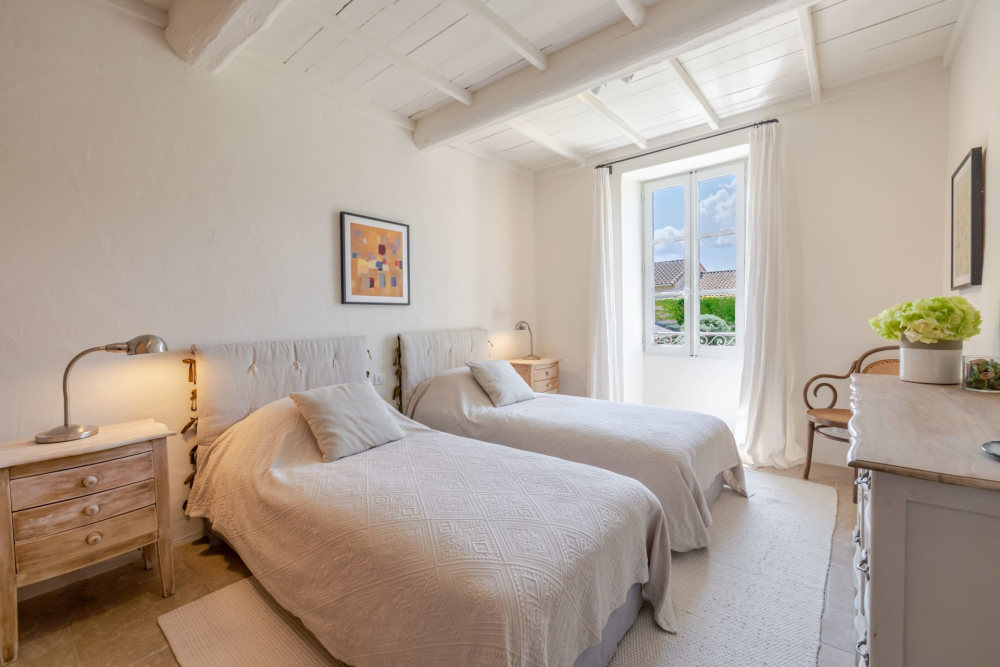 Photographs of Mas du Poète villa in Provence - Image 32 of 39