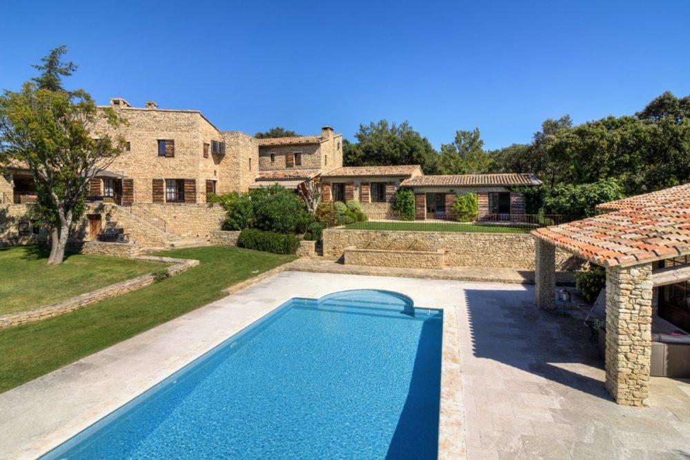 Photographs of Mas de Bellecour villa in Provence - Image 14 of 37