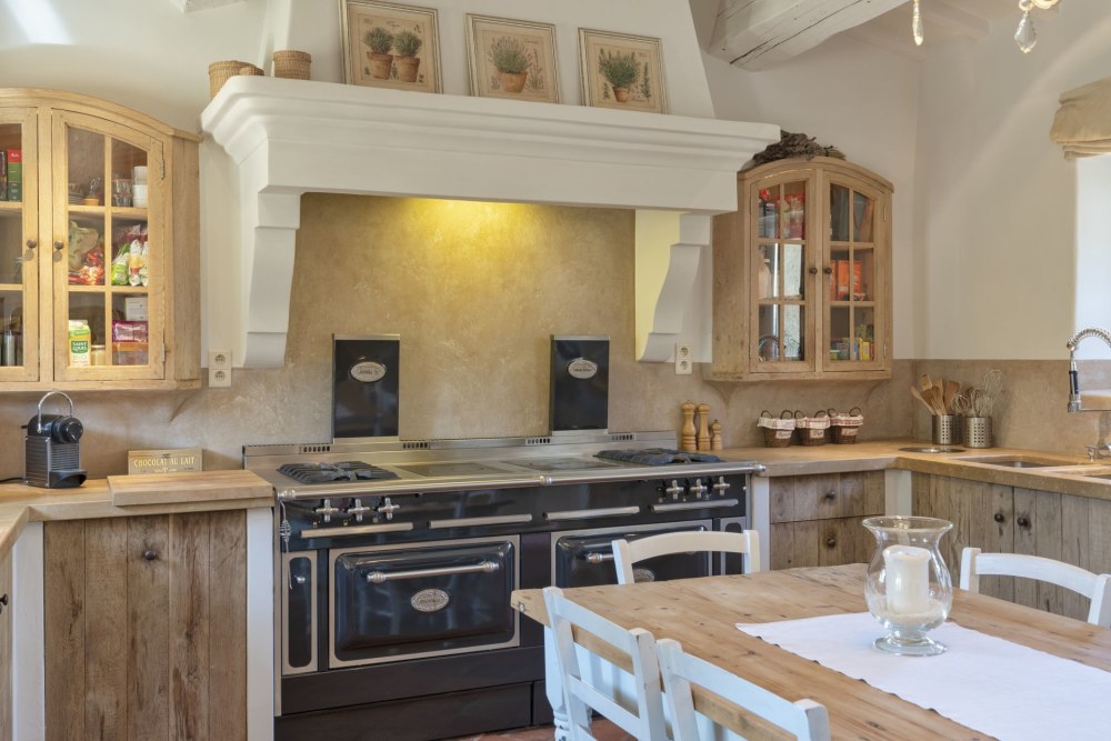 Photographs of Mas de la Quietude villa in Provence - Image 10 of 48