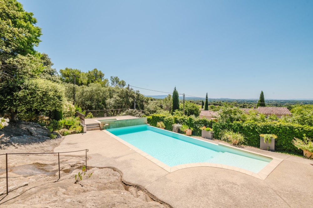 Photographs of Mas des Rocailles villa in Provence - Image 2 of 41