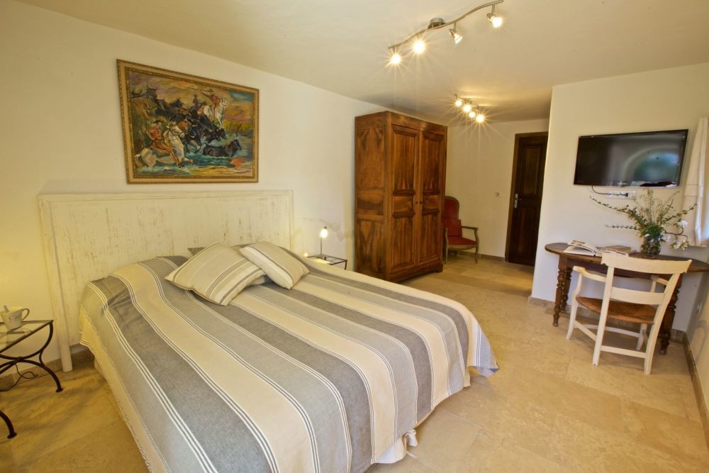 Photographs of Mas des Cerisiers villa in Provence - Image 19 of 34