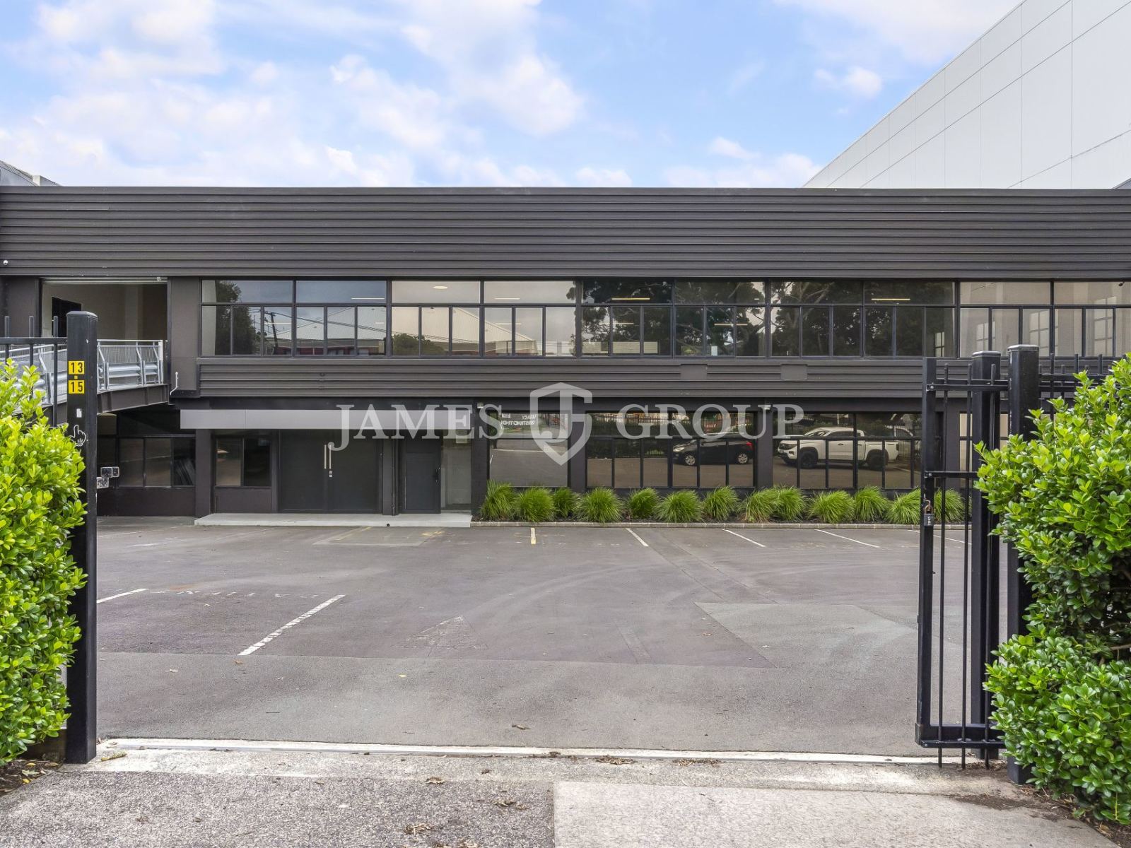Office Or Warehouse Or High-end Showroom