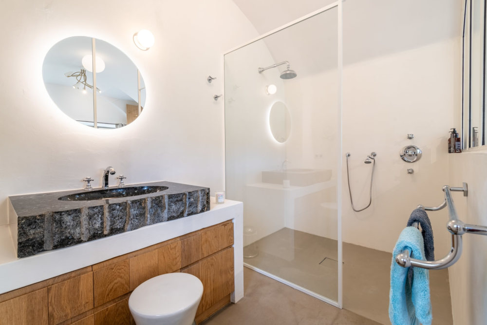 Photographs of Mas des Peintres villa in Provence - Image 33 of 46