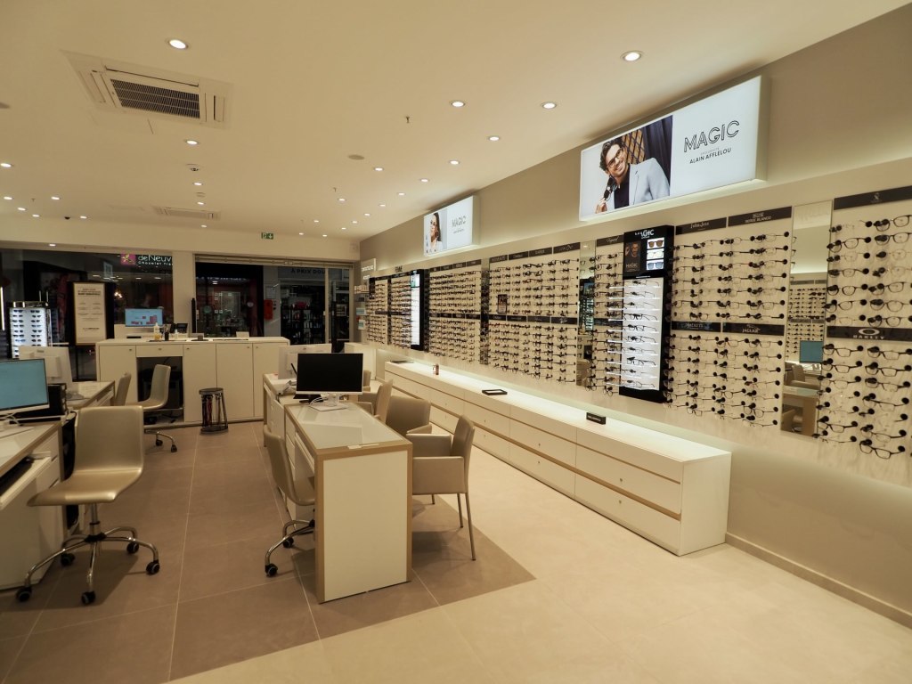 Magasin Opticien C.C. Auchan Grand Cap 76620 LE HAVRE intérieur