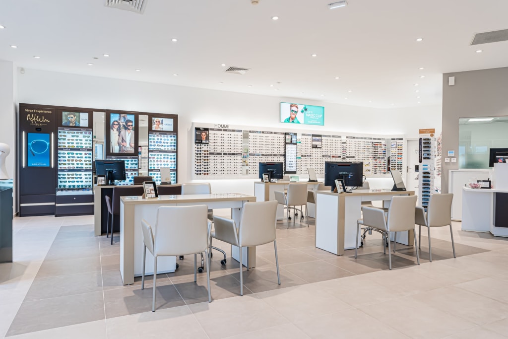 Magasin Opticien Rue de la Pépinière 49600 BEAUPRÉAU intérieur