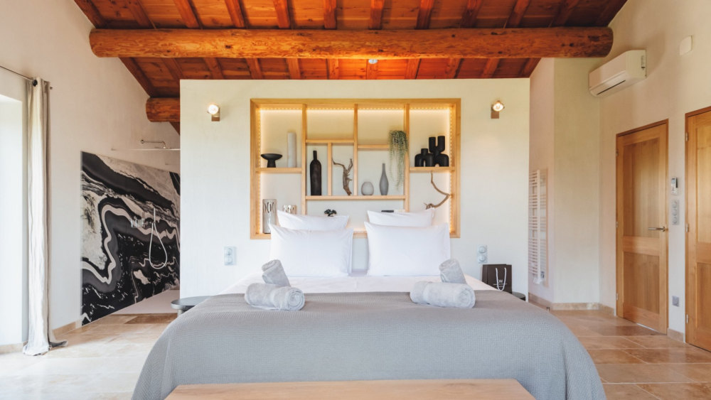 Photographs of Mas de l’Atlas villa in Provence - Image 42 of 45
