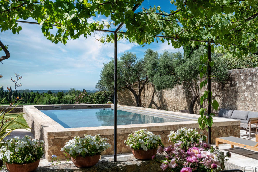 Photographs of Mas des Charmes villa in Provence - Image 3 of 39
