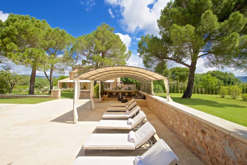 Photographs of Mas du Milan villa in Provence - Image 3 of 50