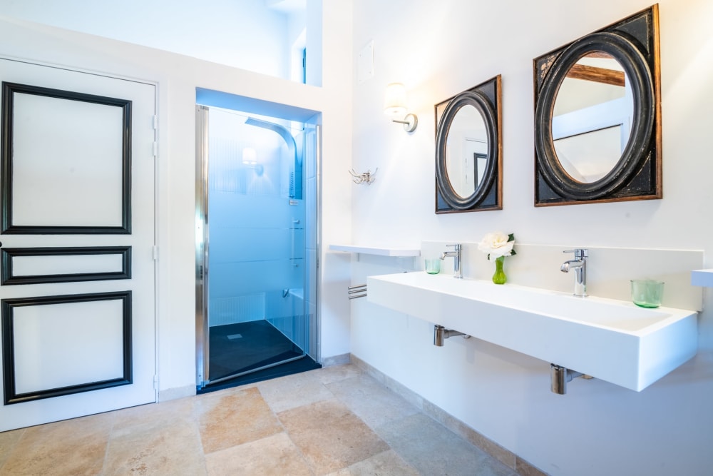 Photographs of Mas des Pêchers villa in Provence - Image 38 of 52