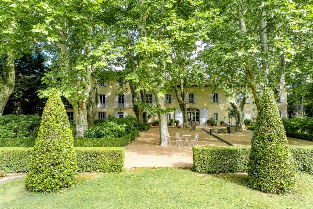 Photographs of Domaine de Fontclair villa in Provence - Image 1 of 60