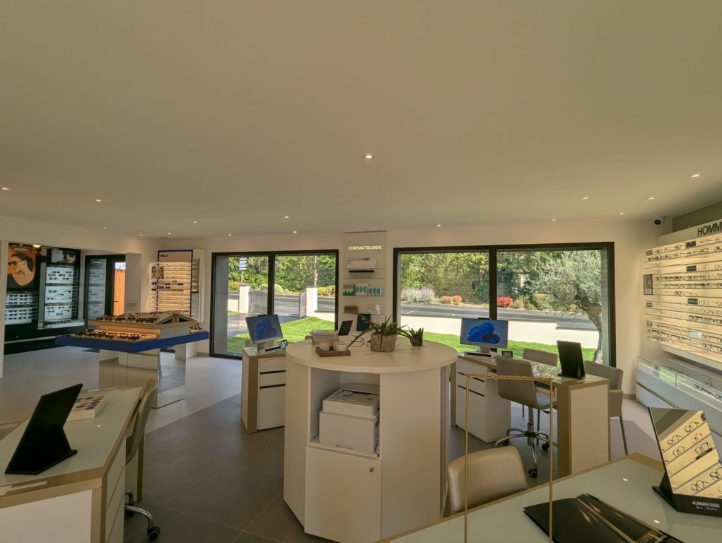 Magasin Opticien 5 voie des alliés 14440 DOUVRES-LA-DELIVRANDE intérieur
