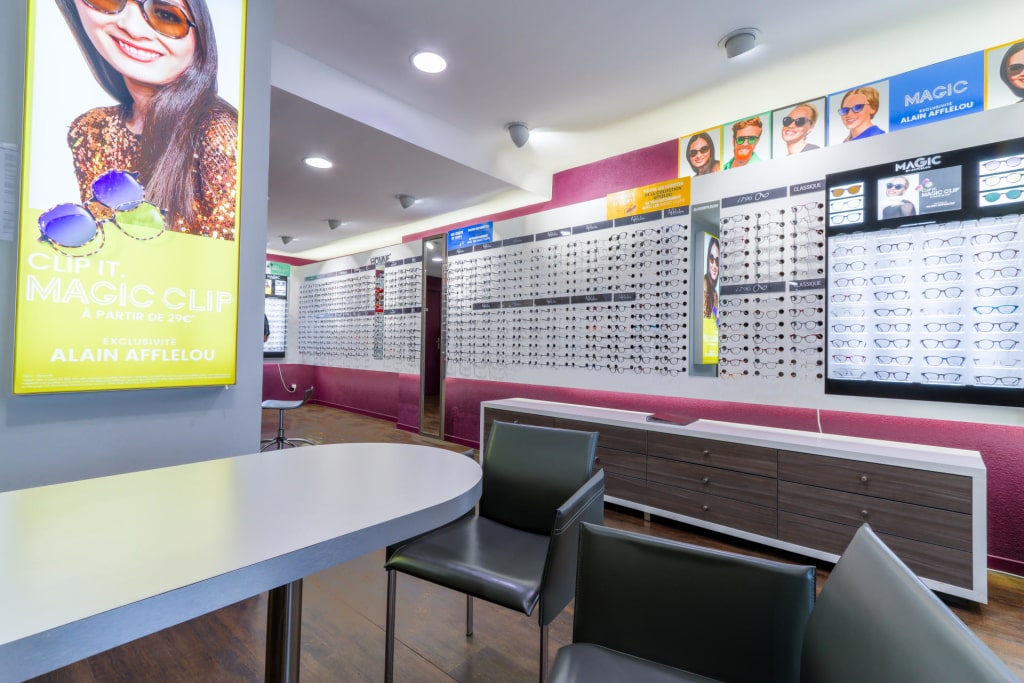 Magasin Opticien 41 place Charles de Gaulle 59270 BAILLEUL intérieur