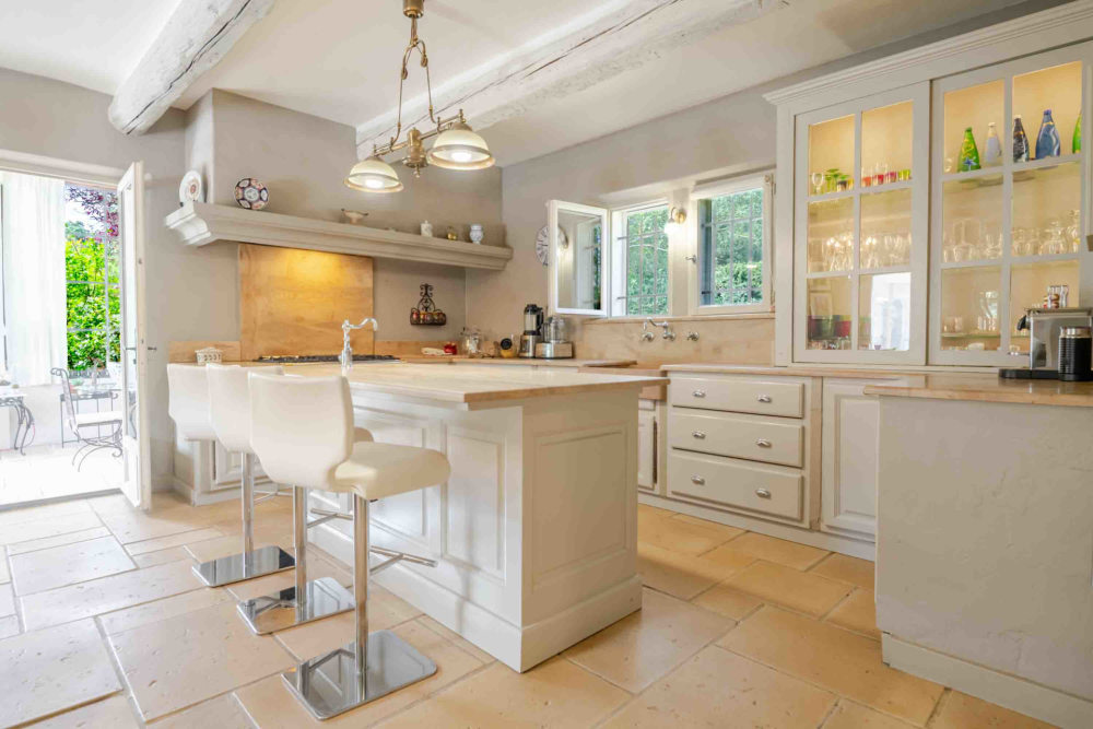 Photographs of Mas du Grelot villa in Provence - Image 7 of 39