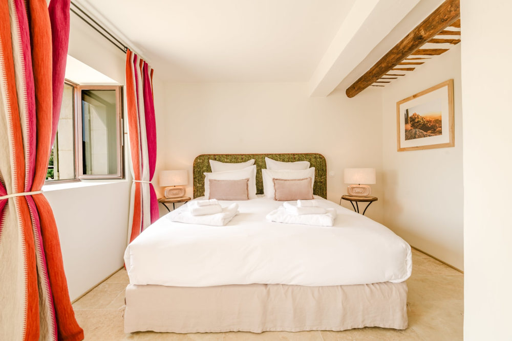 Photographs of Mas des Secrets villa in Provence - Image 25 of 47