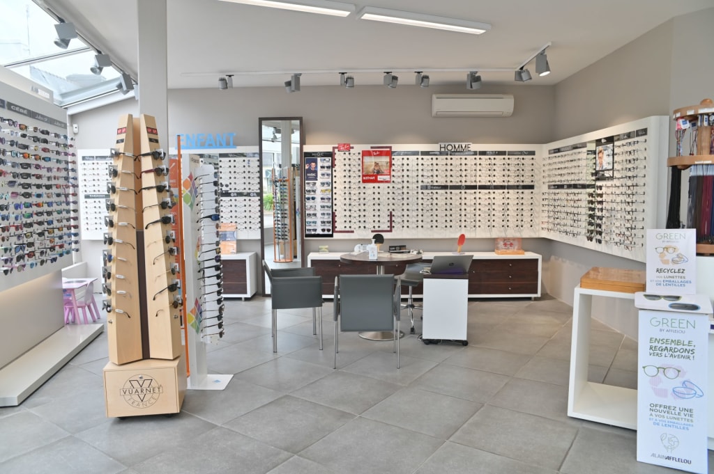 Magasin Opticien 23 rue de l'Odet 29170 FOUESNANT intérieur