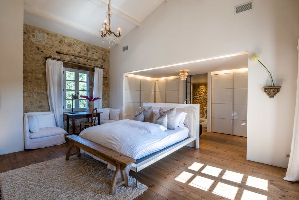 Photographs of Mas des Gardois villa in Provence - Image 27 of 58