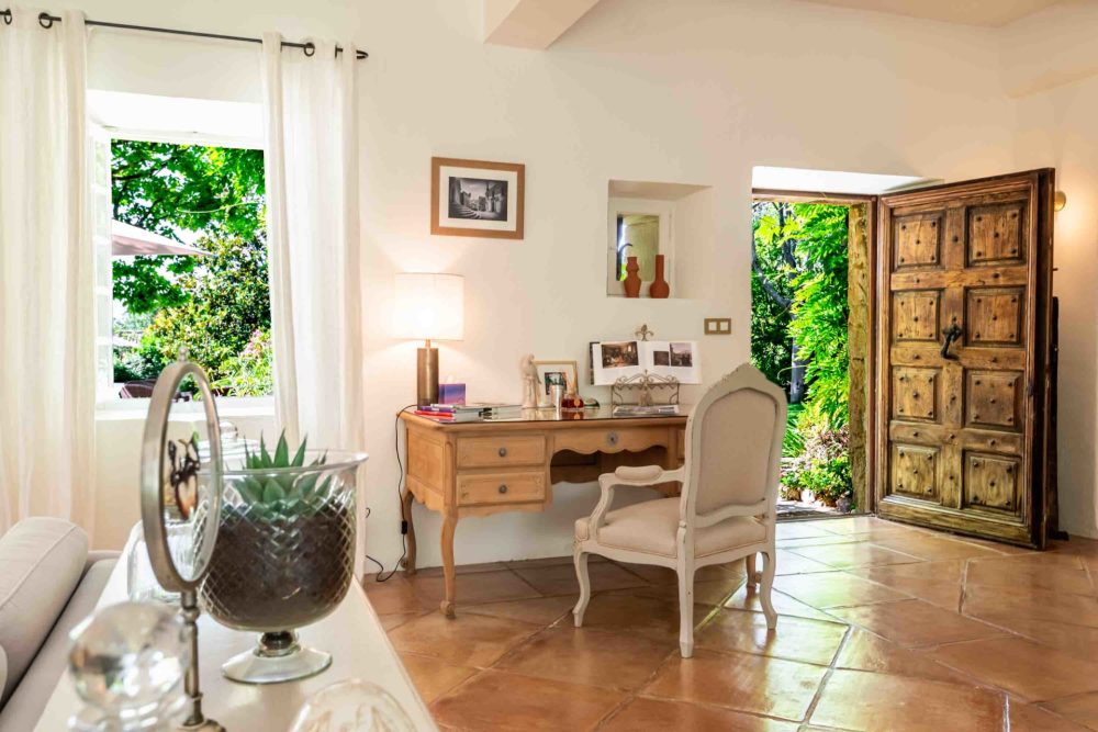 Photographs of Mas des Papillons villa in Provence - Image 13 of 45