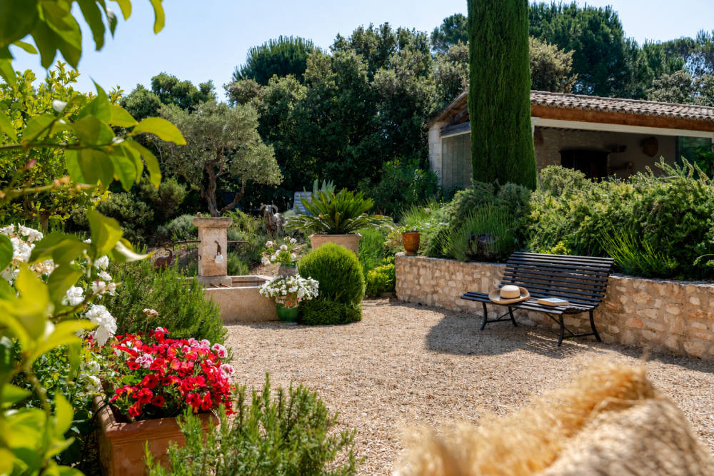 Photographs of Mas la Gloriette villa in Provence - Image 14 of 51