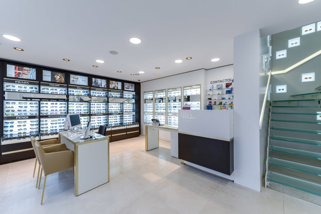 Magasin Opticien 104 avenue des Champs Elysées 75008 PARIS intérieur