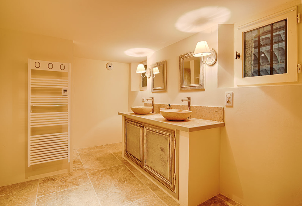 Photographs of Mas de Isa villa in Provence - Image 36 of 41