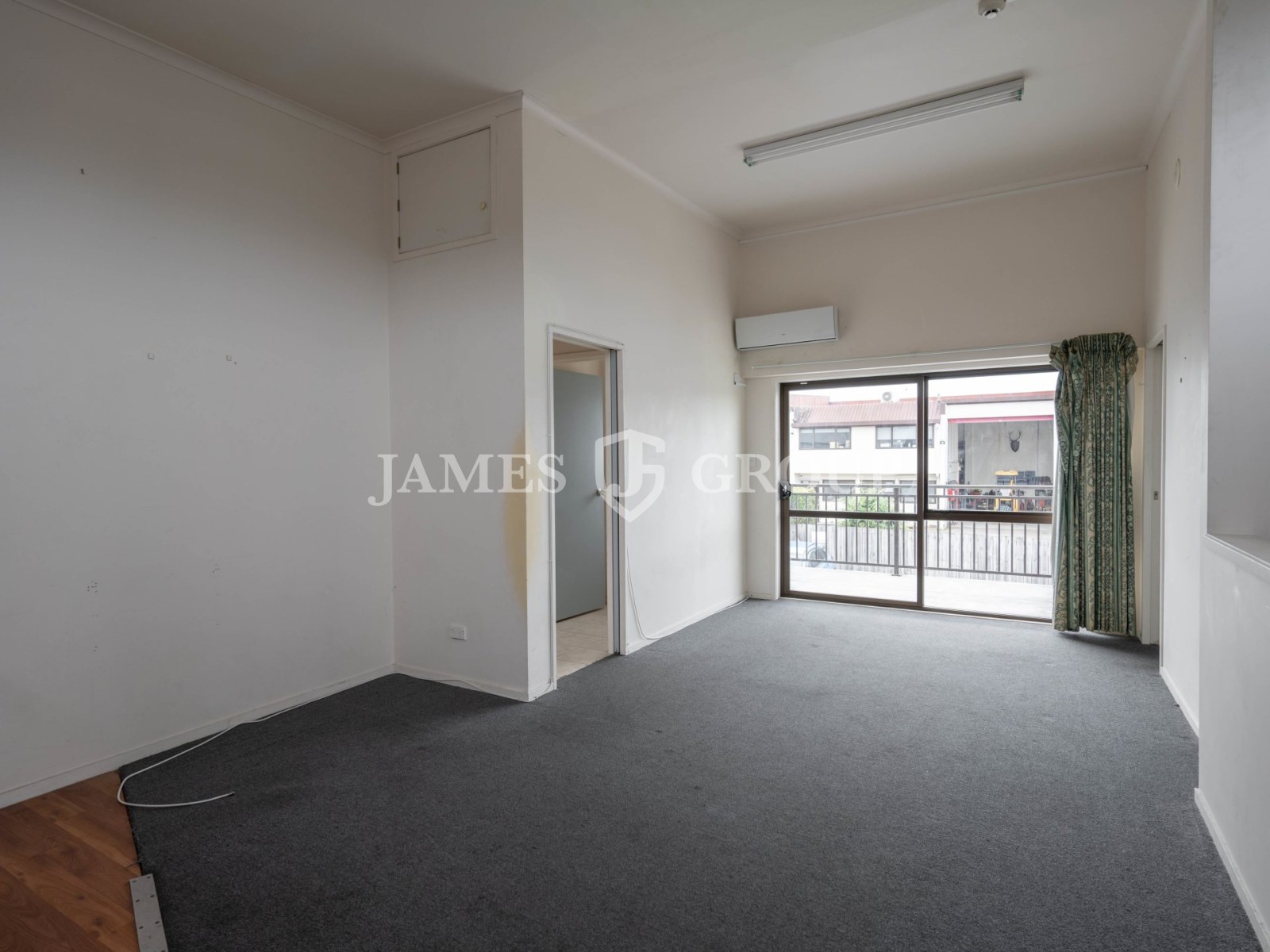 Tidy East Tamaki Unit For Sale | 208m²