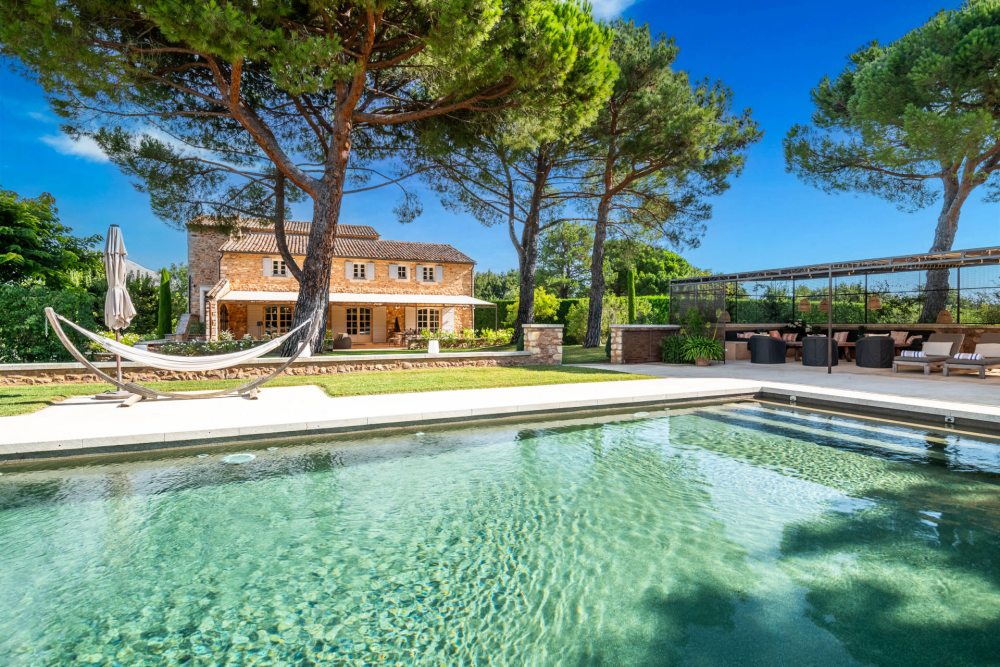 Photographs of Mas du Milan villa in Provence - Image 17 of 50