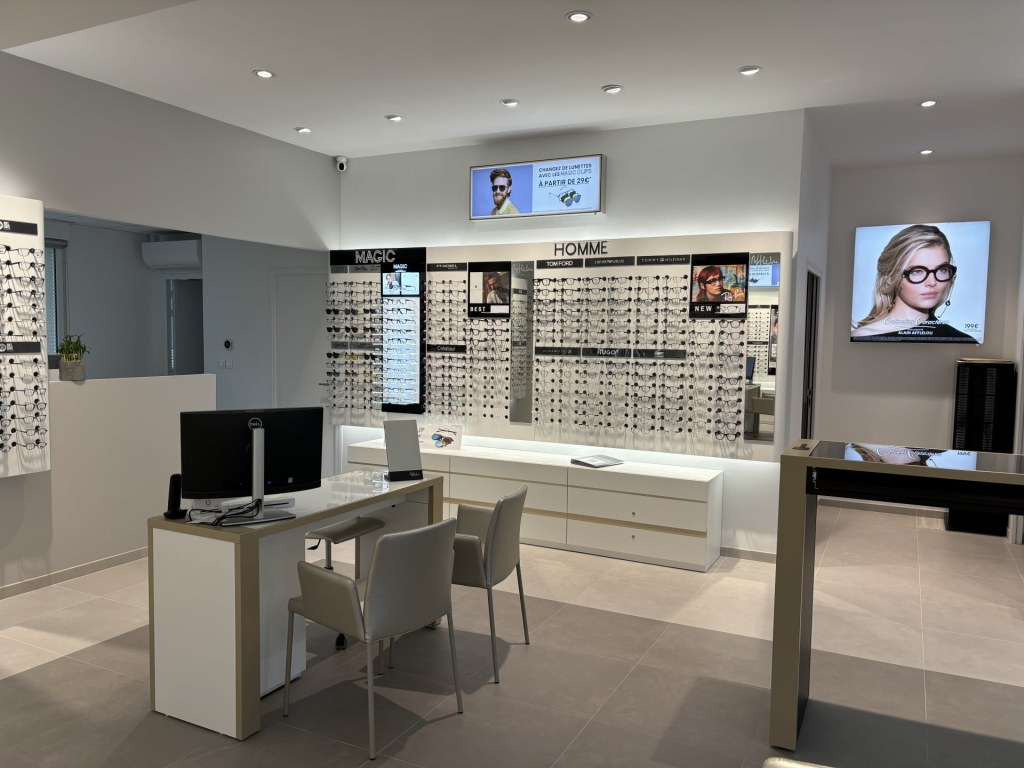 Magasin Opticien 69 rue Saint Sébastien 59800 VIEUX-LILLE intérieur