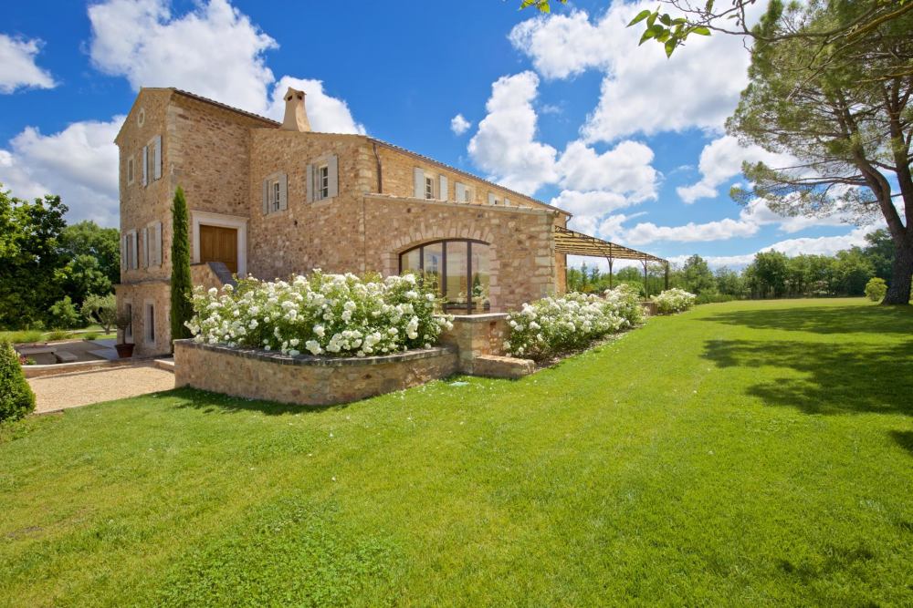 Photographs of Mas du Milan villa in Provence - Image 2 of 50