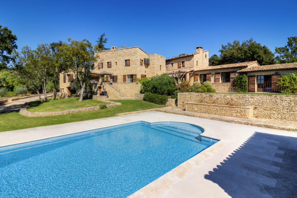 Photographs of Mas de Bellecour villa in Provence - Image 2 of 37
