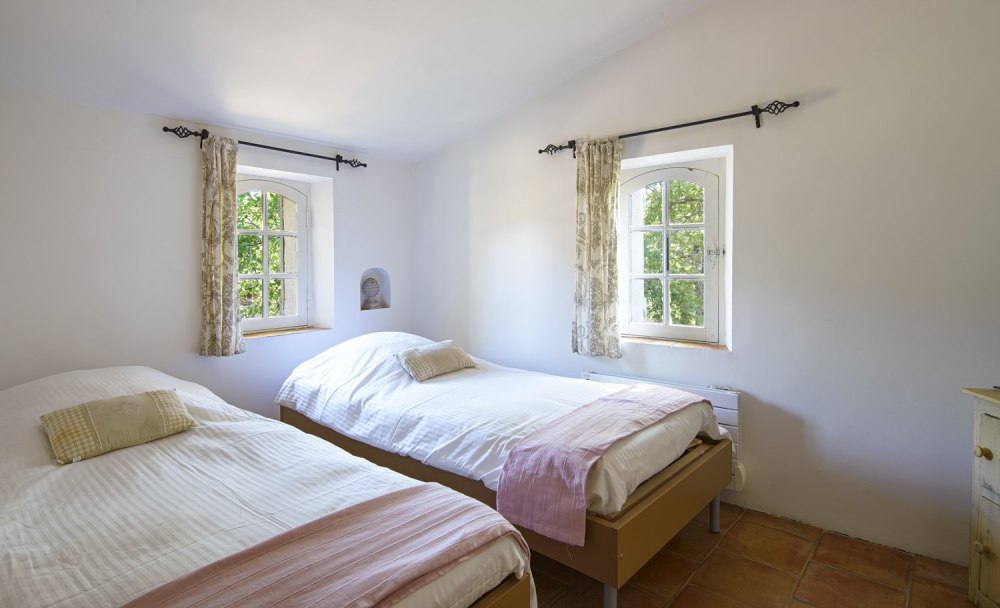 Photographs of Mas de Manebit villa in Provence - Image 18 of 30