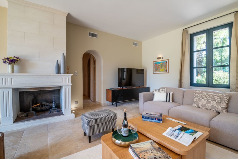 Photographs of Mas de Verlaine villa in Provence - Image 6 of 42
