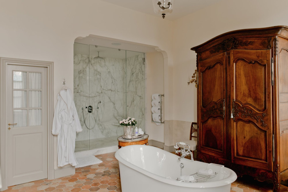 Photographs of Chateau Avignon Provence villa in Provence - Image 30 of 35