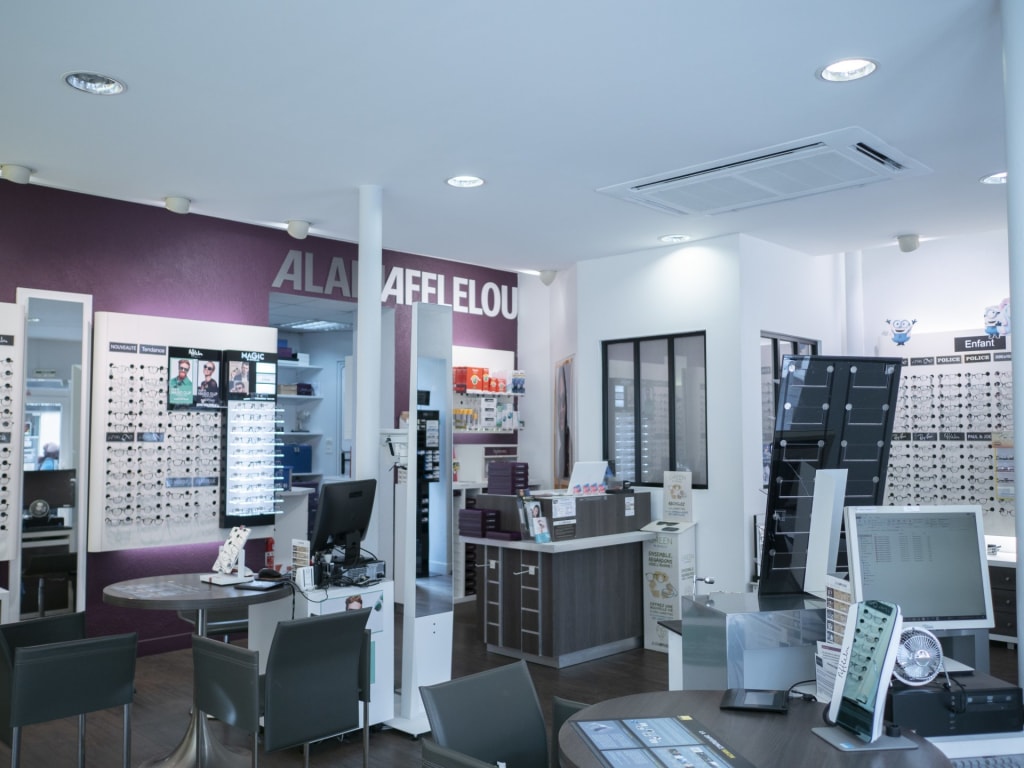 Magasin Opticien 47 rue du Général de Gaulle 78300 POISSY intérieur