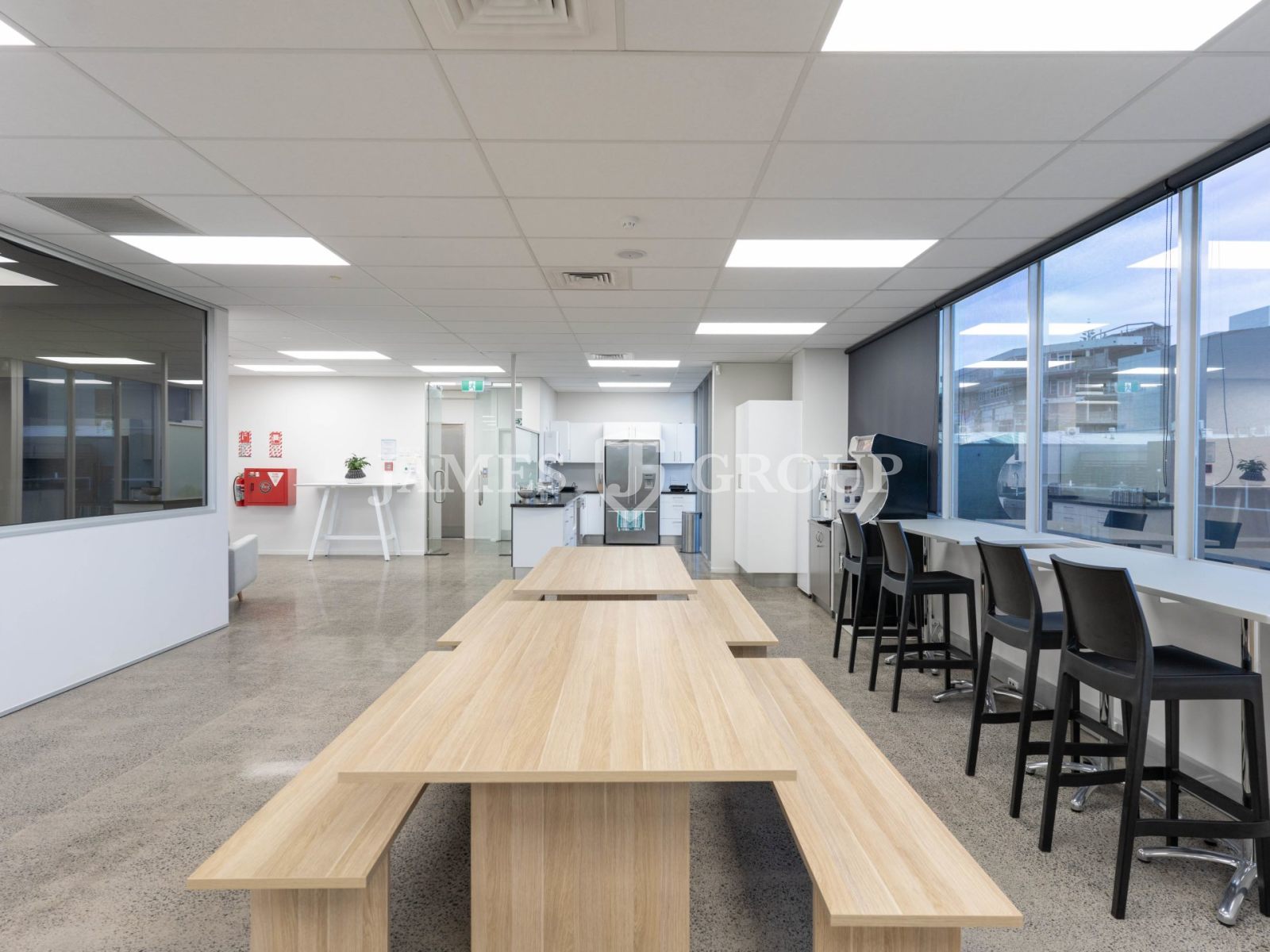 Light-filled 511m² Office Just Off College Hill