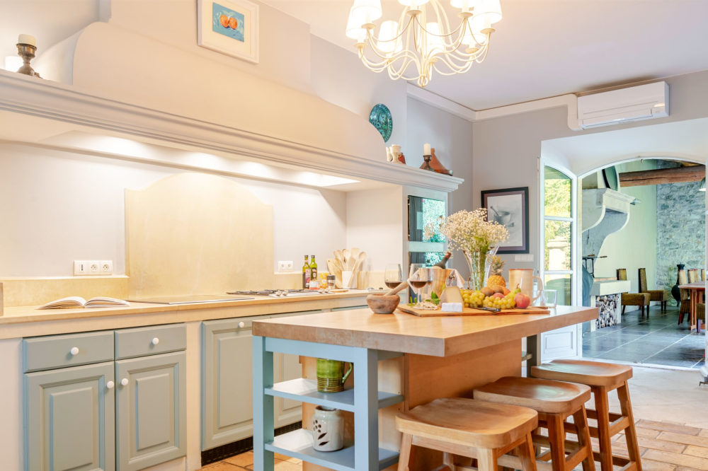 Photographs of Domaine de Fontclair villa in Provence - Image 13 of 60
